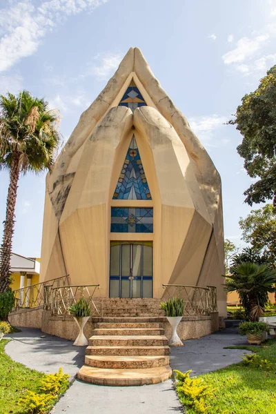  Aparecida de Goiania 'daki Maos Postas Tapınağı' nın detayları..