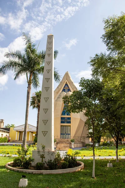  Aparecida de Goiania 'daki Maos Postas Tapınağı' nın detayları..