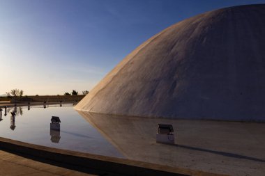 Sabahın erken saatlerinde Goiania, Goias 'taki Esplanada JK' da Oscar Niemeyer Kültür Merkezi 'nin detayları. Kültürel olayların gerçekleştiği bir kamusal alan..