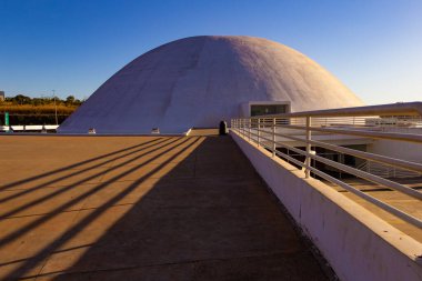 Sabahın erken saatlerinde Goiania, Goias 'taki Esplanada JK' da Oscar Niemeyer Kültür Merkezi 'nin detayları. Kültürel olayların gerçekleştiği bir kamusal alan..