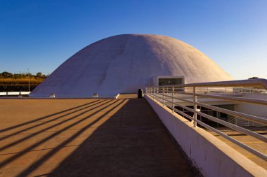 Sabahın erken saatlerinde Goiania, Goias 'taki Esplanada JK' da Oscar Niemeyer Kültür Merkezi 'nin detayları. Kültürel olayların gerçekleştiği bir kamusal alan..