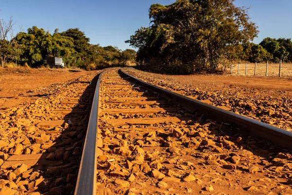 Βρώμικη Λεπτομέρεια Πατώματος Παλιές Σιδερένιες Γραμμές Τρένου Γραμμή Τρένου Σιδηροδρομική — Φωτογραφία Αρχείου
