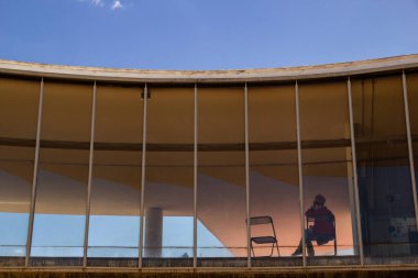 Braslia 'da yerli nesnelerin turistlere açık olduğu bir müze olan dos Povos Indgenas Anıtı' nın resepsiyonunun ayrıntıları.