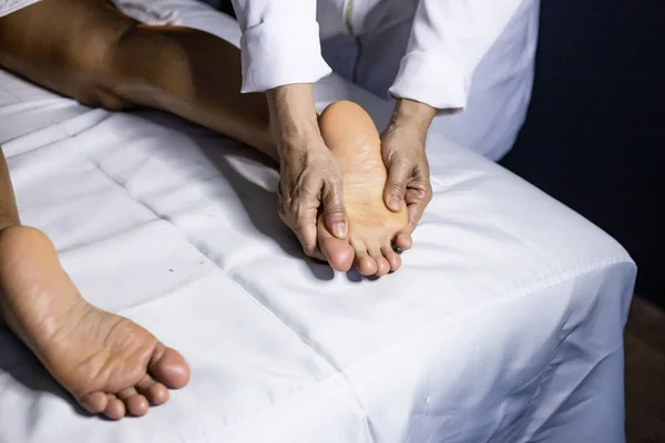 Detail Masseuse Hands Applying Therapeutic Massage Foot Patient Who Lying —  Fotos de Stock