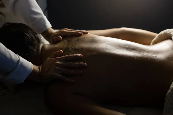 Detail Massage Therapist Massaging Back Patient Who Lying Stretcher — Zdjęcie stockowe