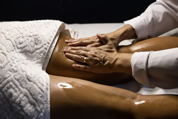 Therapist Doing Massage Patient Therapist Doing Massage Patient Leg — Stockfoto