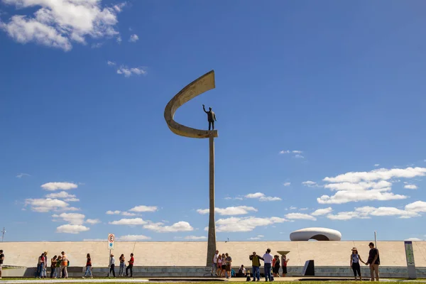 Memorial Brasilia Con Muchos Turistas Día Claro Con Cielo Azul — Foto de Stock