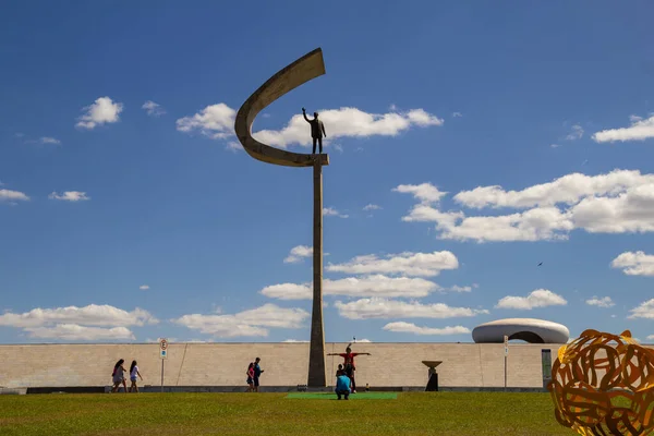 Memorial Brasilia Met Veel Toeristen Een Heldere Dag Met Blauwe — Stockfoto
