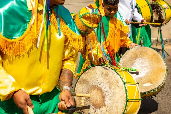Detail Some Revelers Using Yellow Drums Congadas Afro Brazilian Cultural — Stock Photo, Image