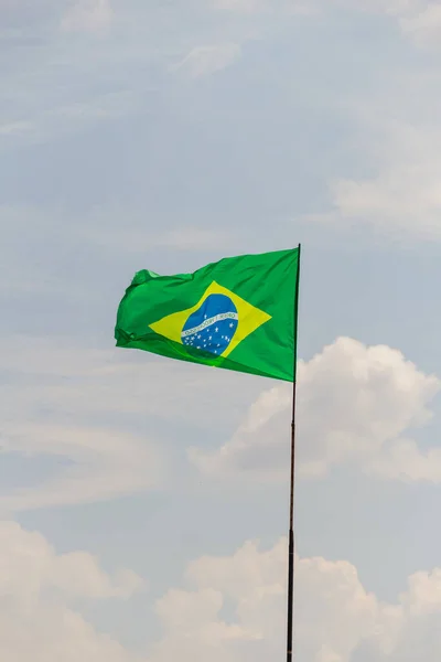 Drapeau Brésil Volant Flottant Dans Vent Avec Ciel Nuageux Arrière — Photo