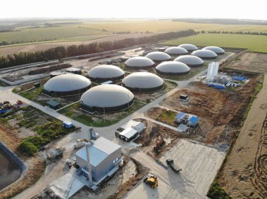 Modern biyo komleks. Biyokütlenin yenilenebilir enerjisi. Yeşil doğanın arasında yenilikçi bir biyogaz fabrikası.