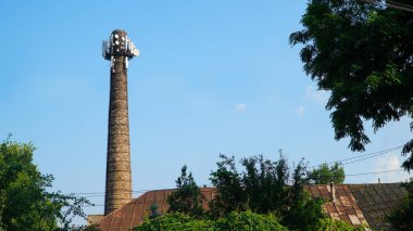 Telekomünikasyon kulesi 4G ve 5G hücresel. Üs İstasyonu ya da Üs Alıcı İstasyonu. Kablosuz İletişim Anten Vericisi. n