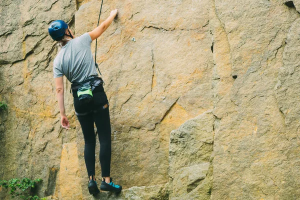 Young Man Equipment Standing Front Stone Rock Outdoors Getting Ready — Stock Photo, Image