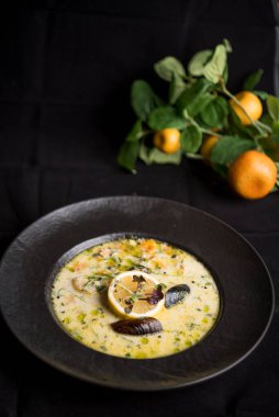 Kremalı ve midyeli leziz çorba.