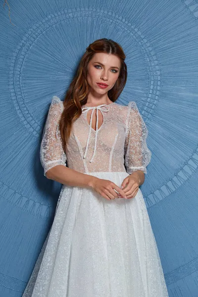 Schöne Zarte Junge Frau Sexy Brünette Braut Einem Luxuriösen Weißen — Stockfoto