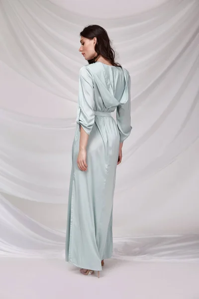 Όμορφη Σέξι Μελαχρινή Γυναίκα Φορούν Καλοκαιρινή Συλλογή Φόρεμα Στυλ Συλλογή — Φωτογραφία Αρχείου