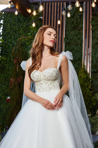 Bella Donna Sposa Modello Moda Bruna Capelli Trucco Luminoso Bella — Foto Stock