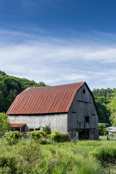 Aged Barn on Farmland — Stock Photo, Image