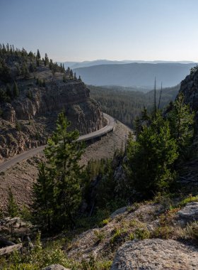 Yellowstone Ulusal Parkı 'ndaki Uçurumun Kavisi