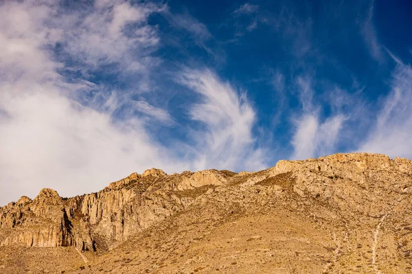 Nubes Cielo Azul Sobre Pico Hunter Parque Nacional Big Bend — Foto de Stock