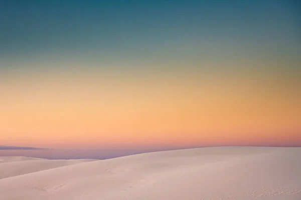 Cielo Pastel Desvanece Púrpura Horizonte Por Encima Las Crestas Dunas — Foto de Stock