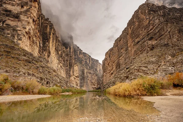 Agua Río Grande Refleja Las Paredes Del Cañón Santa Elena — Foto de Stock