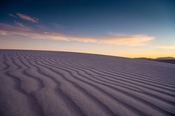 Alacsony Szögű Mély Hasadékok Homokban Naplementekor White Sands Nemzeti Parkban — Stock Fotó