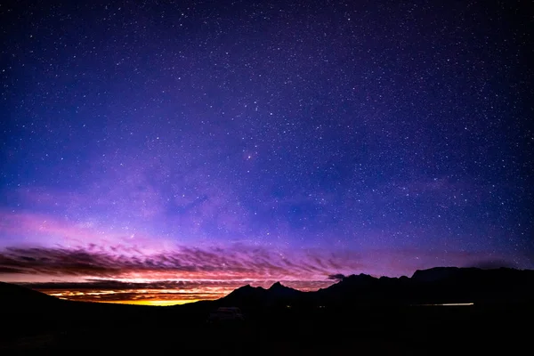 Orange Sunlight Oświetla Nocne Niebo Parku Narodowym Big Bend — Zdjęcie stockowe