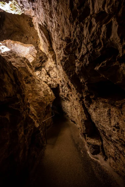 Paved Walkway Tunnel Carlsbad Caverns National Park — Stock Photo, Image