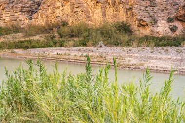 Rio Grande Nehri Big Bend Ulusal Parkı 'nda Birleşik Devletler ve Meksika Sınırı