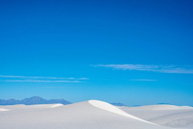 Beyaz Kumlar Ulusal Parkı 'nda Mavi Gök Altında Kum Tepesi
