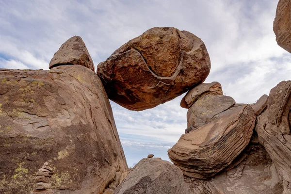 Olhando Para Cima Balanced Rock Cloudy Day Big Bend National — Fotografia de Stock