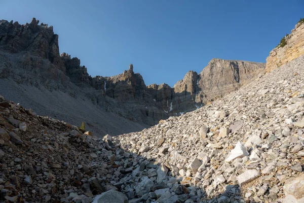 Svahy Skal Potkat Pod Wheeler Peak Traverse Konci Skalní Ledovcové — Stock fotografie