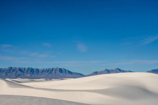 新墨西哥州圣安德烈斯山脉前的光滑沙丘 — 图库照片