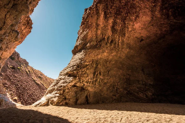 Yukarı Burro Mesa 'da Kuru Düşüşün Zirvesi Büyük Viraj Ulusal Parkı' nda dökülüyor.