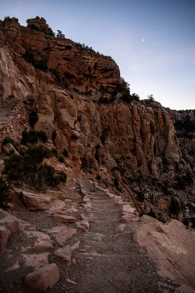 Kleine Maan Hangt Boven Zuid Kaibab Trail Vroege Ochtend Grand — Stockfoto