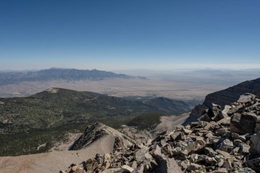 Wheeler Zirvesi 'nden Çöl Döşemesine Bakıyoruz