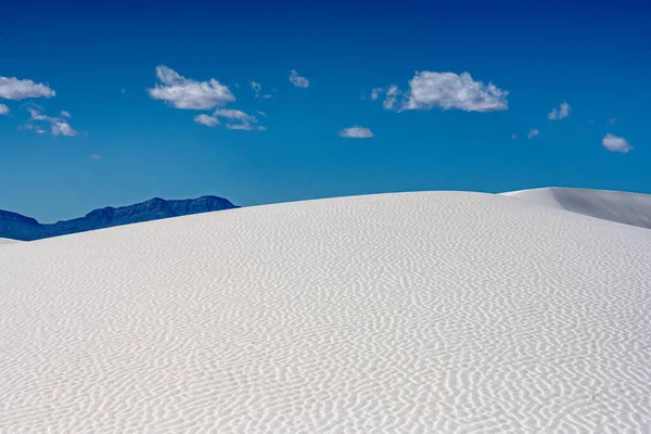 Puffy Clouds Float Undisturbed Ripples White Sands National Park — 图库照片
