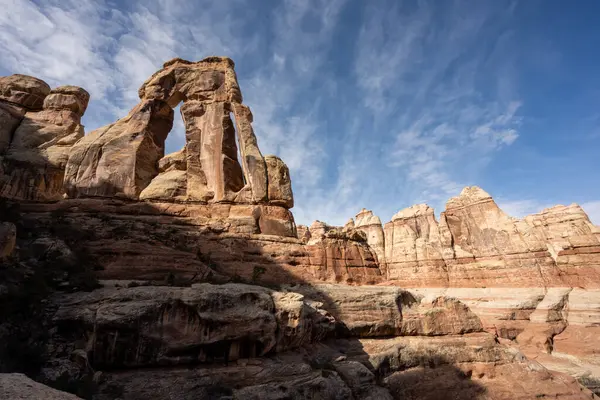 Arco Druida Emergiendo Sombra Desierto Canyonlands — Foto de Stock