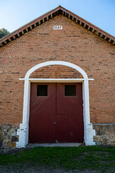 Large Doors Storage Building Santa Cruz Island Channel Islands — Stock Photo, Image