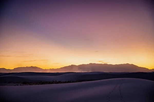 Poslední Stopa Západu Slunce Nad Písečnými Dunami Národním Parku White — Stock fotografie