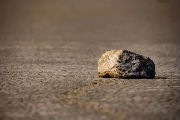 Zeilsteen Zit Aan Rechterkant Met Kopieerruimte Aan Linkerkant Met Behulp — Stockfoto