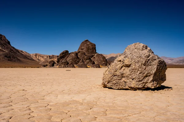 Large Rock Racetrack Playa Devant Tribune — Photo