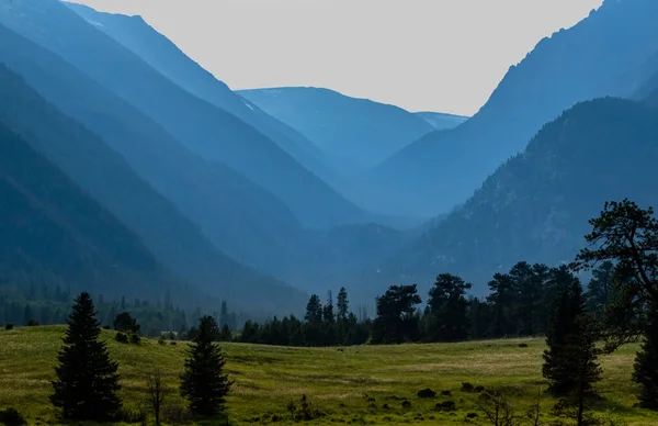 Strati Montagne Torre Sopra Horseshoe Park Nel Rocky Mountain National — Foto Stock