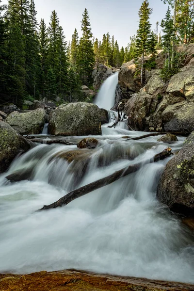 Χαμηλή Γωνία Του Alberta Falls Στο Rocky Mountain National Park — Φωτογραφία Αρχείου