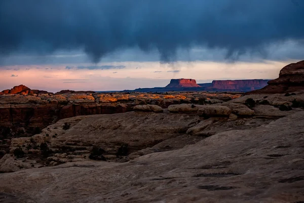 Nuvens Manhã Penduradas Desfiladeiros Distantes Deserto Utah — Fotografia de Stock