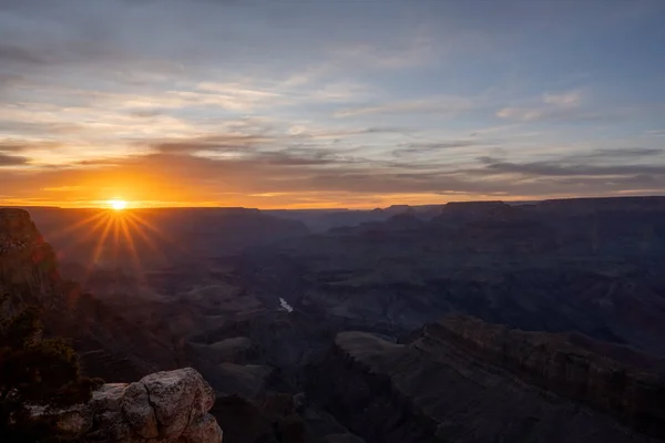 Помаранчевий Сонячний Сплеск Освітлює Горизонт Великого Каньйону Від Мису Ліпан — стокове фото