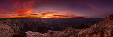 Büyük Kanyon 'daki Lipan Point' ten Sunset 'in dramatik manzarası