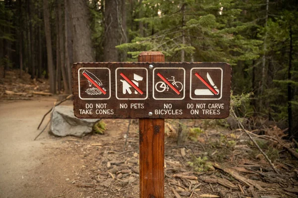 Señal Exclusión Trail Head Parque Nacional Yosemite — Foto de Stock