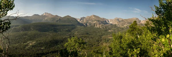 Panorama Rocky Mountain National Park Long Peak Looming Back — стокове фото